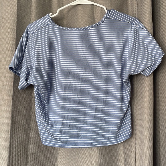 Livi by Olivia Rae Blue and White Cropped V-Neck | Size M - Picture 2 of 5